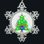 Weihnachten und Chanukka Schneeflocken Zinn-Ornament<br><div class="desc">Die Aufmachung von von Weihnachtenbaum und menorah mit jüdischem Davidsstern umgab durch Feiertagsgeschenke auf Grußkarten,  Porto,  Geschenkideen und Kleid für die Familie.</div>