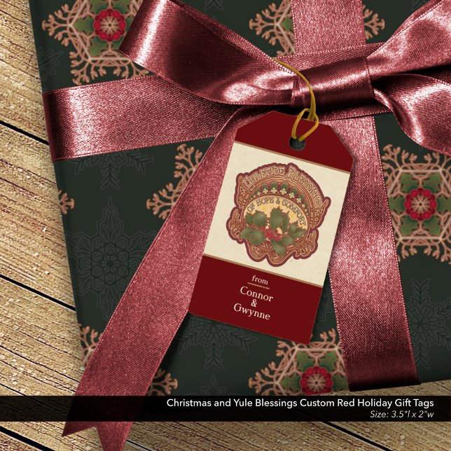 Weihnachten und Weihnachten Segnung Custom Red Hol Geschenkanhänger (Personalized Christmas and Yule Blessings Holiday Gift Tags in Rich Burgundy Red: Front Side)
