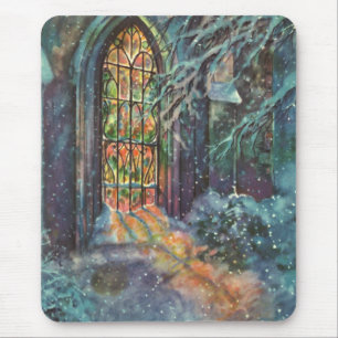 Weihnachtliche alte Kirche mit Bleiglasfenster Mousepad