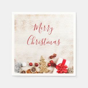 Weihnachtliche Gegenstände auf einem rustikalen Ho Serviette