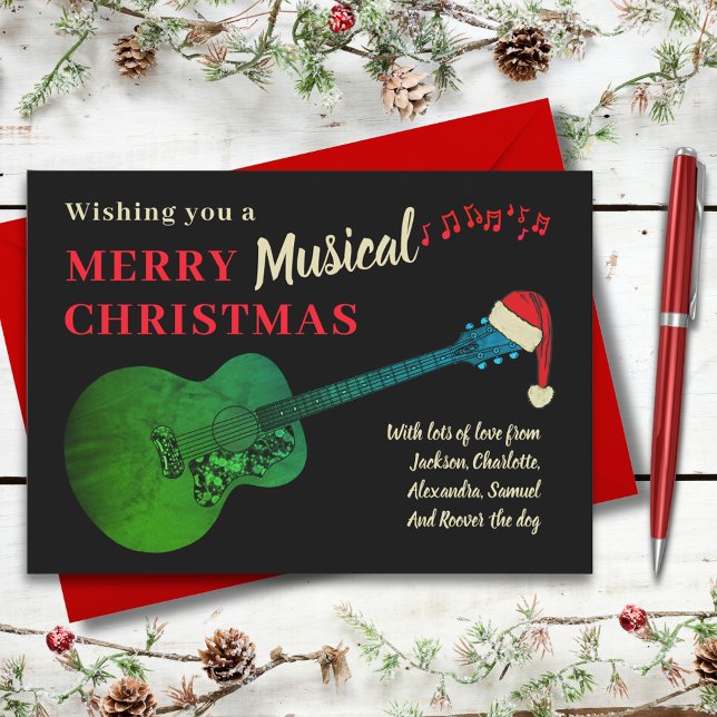 Weihnachts Acoustic Gitarre tragen Santa Feiertagskarte (Christmas Green acoustic guitar wearing a santa hat music themed custom holiday greetings card)