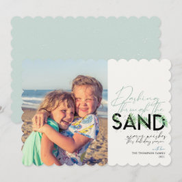 Weihnachts-Aqua am Strand stürzt durch den Sand Feiertagskarte