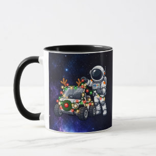 Weihnachts-Astronaut dekoriert einen Mondrover Tasse