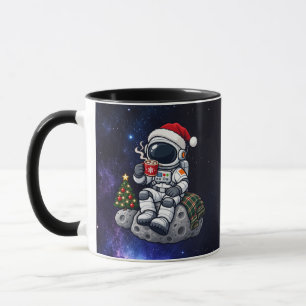 Weihnachts-Astronaut genießt lunare Kakao Tasse