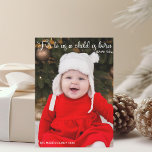 Weihnachts-Baby-Foto Ankündigung zur religiösen Ge<br><div class="desc">Elegante Weihnachtsankündigungskarte mit einem schönen Bibelverse über Jesus in weißer, kursiver Typografie. Denn für uns ist ein Kind geboren. Isaiah 9:6. Eine wunderschöne, neugeborene Kinderreisekarte mit einem vollen Foto unter der religiösen Schrift auf der Vorderseite. Fügen Sie Ihrem Kind das zweite Foto auf der Rückseite zusammen mit Ihrer Urlaubsnachricht hinzu....</div>