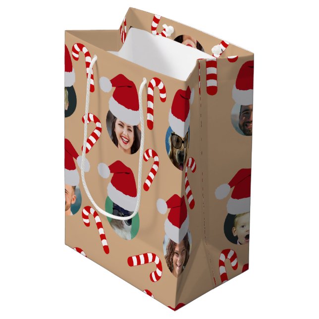 Weihnachts-Funny Familie Foto Weihnachtsmannmützen Mittlere Geschenktüte (Vorderseite Schrägansicht)
