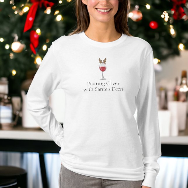 Weihnachts Funny Pouring mit dem Hirsch des Weihna T-Shirt (Von Creator hochgeladen)