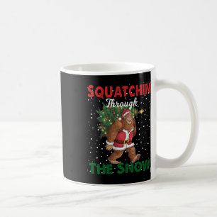 Weihnachts-Funny Squatchin durch den Schnee Kaffeetasse