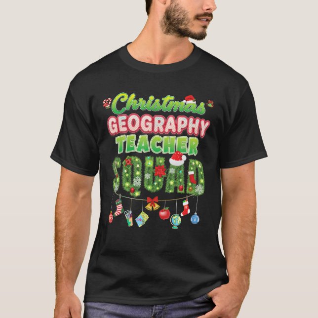 Weihnachts-Geografie-Lehrerin Squad Merry Pine Tre T-Shirt (Vorderseite)