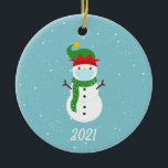 Weihnachts-Gesicht Maske Snowman 2021 Keramik Ornament<br><div class="desc">Dieses Design entstand durch digitale Kunst, es kann in dem Bereich personalisiert sein, der durch das Ändern des Fotos oder das Hinzufügen eigener Wörter zur Verfügung gestellt oder angepasst wird. Kontaktieren Sie mich unter colorflowcreations@gmail.com , wenn Sie dieses Design für ein anderes Produkt haben möchten. Kaufen Sie meine abstrakte Acrylmalerei...</div>