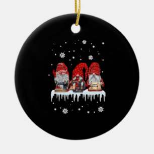 Weihnachts-Gnome Shirt Rote Nomenklatur Nähmaschin Keramik Ornament