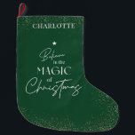 Weihnachts-Grün & Gold-Glitzer Moderner Name des D Großer Weihnachtsstrumpf<br><div class="desc">Elegantes Weihnachts-Strumpf-Design in festlichem Kieferngrün mit subtilen goldenen Glitzer-Motiven. Fügen Sie Ihren Namen zu diesem Weihnachtsfeiertag Strumpf und erstellen Sie Ihr individuelles Design.</div>