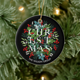 Weihnachts-Grüntöne und Berries auf Schwarz Keramik Ornament