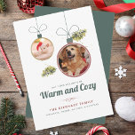 Weihnachts-Haustier FotoCollage Moderne Feiertagskarte<br><div class="desc">Entdecken Sie einen einzigartigen charmanten Weg, um Ihre Festsaison mit unserer maßgeschneiderten Family Christmas Pets Foto Collage Grußkarte zu teilen. Diese Karte erfasst das Wesen der Familienfreude, der Begleitung des Hauses und der Weihnachtswärme - alles in einem! Die Vorderseite der Karte präsentiert ein elegantes Collage Design, das auf bis zu...</div>