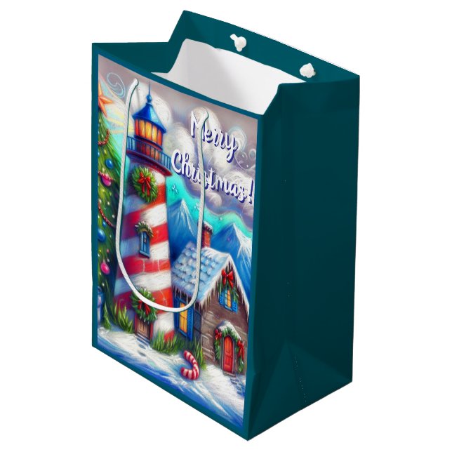 Weihnachts-Leuchtturm Nautical Coastal Mountain Mittlere Geschenktüte (Vorderseite Schrägansicht)