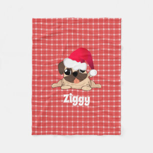 Weihnachts-Mops auf rotem Karo-Fleece-Decke Fleecedecke