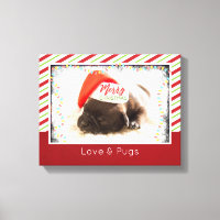 Weihnachts-Mops in Weihnachtsmannmütze mit Weihnac