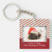 Weihnachts-Mops in Weihnachtsmannmütze mit Weihnac