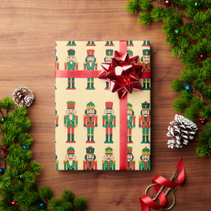 Weihnachts-Nussknacker auf Licht Geschenkpapier
