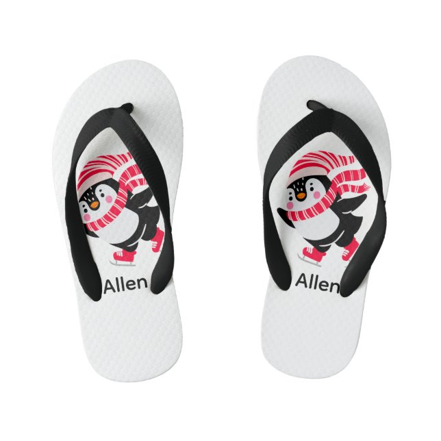 Weihnachts-Penguin in einem Hut und Scarf auf Skat Kinderbadesandalen (Fußbett)