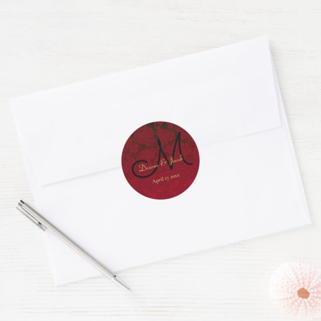 Weihnachts Red Gold Black Winter Wedding Monogram Runder Aufkleber (Umschlag)