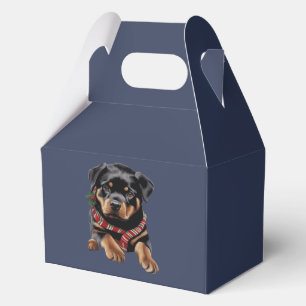Weihnachts-Rottweiler-Hund trägt einen Schal zu We Geschenkschachtel