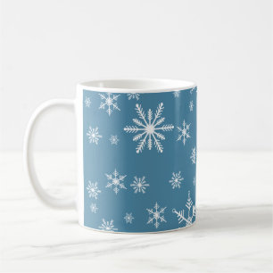 Weihnachts-Schneeflocke auf blau Kaffeetasse