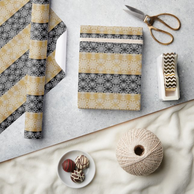 Weihnachts-Schwarz und Gold-Schneeflocke Geschenkpapier (Kunsthandwerk)