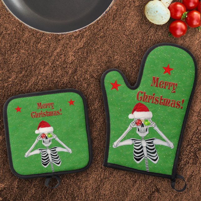 Weihnachts-Skelett Ornamente Sterne auf Grün Ofenhandschuh & Topflappen-Set (Happy skeleton holding ornaments Santa Hat red stars on green Christmas pot holder and oven mitt set)