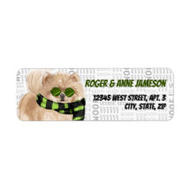 Weihnachts-Spitz Hund in einer Scarf-Adresse