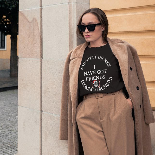 Weihnachts-Typ auf der Suche nach Weihnachten T-Shirt (Von Creator hochgeladen)