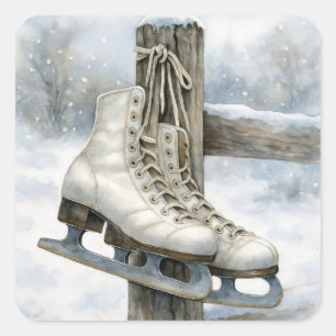 Weihnachts-Vintage-Schlittschuhe an einem Zaunpfos Quadratischer Aufkleber