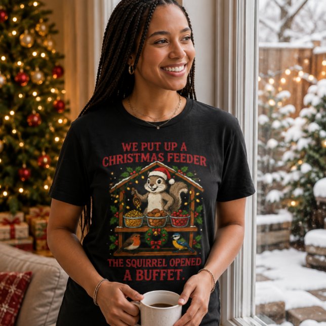 Weihnachts-Vogelfutterhaus-Eichhörnchen-Buffet-T-S T-Shirt (Christmas Squirrel Buffet T-Shirt 🎄🐿️)