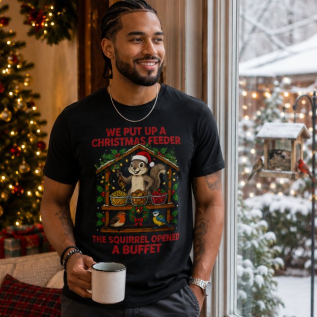 Weihnachts-Vogelfutterhaus-Eichhörnchen-Buffet-T-S T-Shirt (Christmas Squirrel Buffet T-Shirt 🎄🐿️)