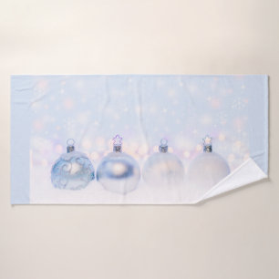 Weihnachtsbälle auf Schnee zum Feiern Badhandtuch Set