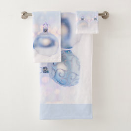 Weihnachtsbälle auf Schnee zum Feiern Badhandtuch Set