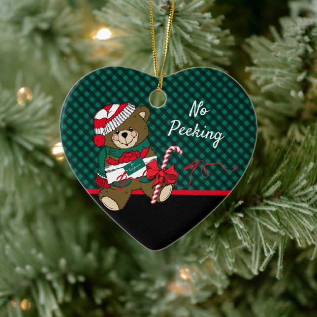 Weihnachtsbär Grün Kariert No Peeking Personalisie Keramik Ornament (Baum)