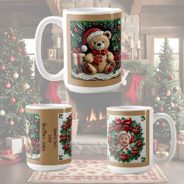 Weihnachtsbär und präsentiert individualisierbare kaffeetasse