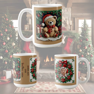 Weihnachtsbär und präsentiert individualisierbare kaffeetasse