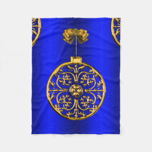 Weihnachtsbaubles auf Blue Fleecedecke