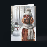 Weihnachtsbauer mit Snowman Karte<br><div class="desc">Ein Hund mit einem grauen Strickhut und Schal steht zu Weihnachten in einem schneebedeckten Wald neben einem Schneemann</div>