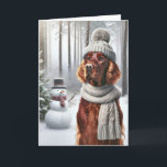 Weihnachtsbauer mit Snowman Karte<br><div class="desc">Ein Hund mit einem grauen Strickhut und Schal steht zu Weihnachten in einem schneebedeckten Wald neben einem Schneemann</div>