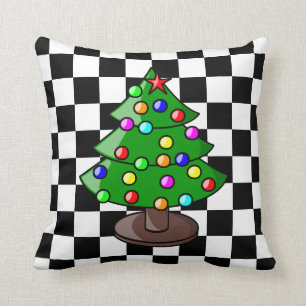 Weihnachtsbaum auf Schwarz-Weiß-Schachbrett-Hinter Kissen