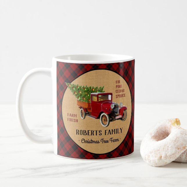 Weihnachtsbaum-Bauernhof-Vintager LKW-rotes Kaffeetasse (Mit Donut)