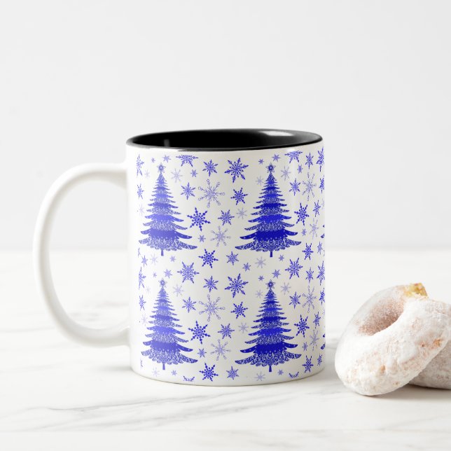 Weihnachtsbaum Blaue Muster Design Zweifarbige Tasse (Mit Donut)