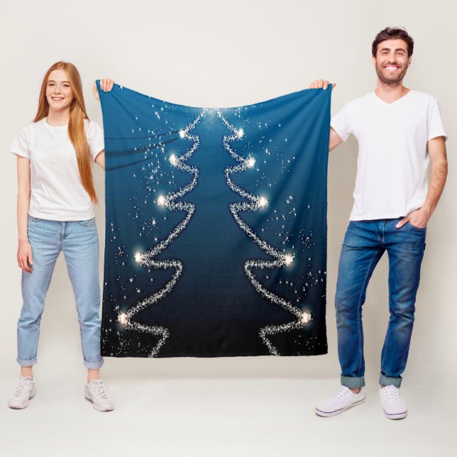 Weihnachtsbaum Blauer Himmel Glänzende Sterne Rust Fleecedecke (Beispiel)