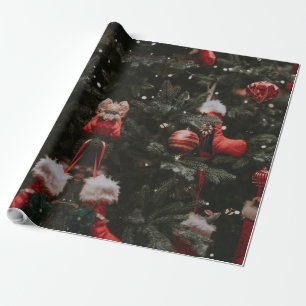 Weihnachtsbaum dekoriert geschenkpapier