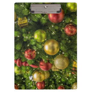 Weihnachtsbaum dekoriert klemmbrett