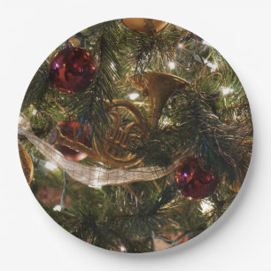 Weihnachtsbaum dekoriert pappteller