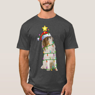 Weihnachtsbaum, der mit dem Weihnachtsjapanischen  T-Shirt
